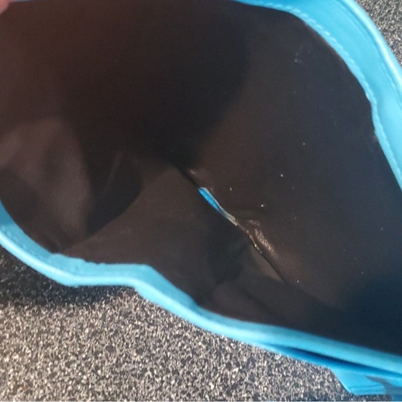 🩵 Authentic Gucci baby blue wallet 🩵 In very good condition. Box included. - Picture 10 of 12